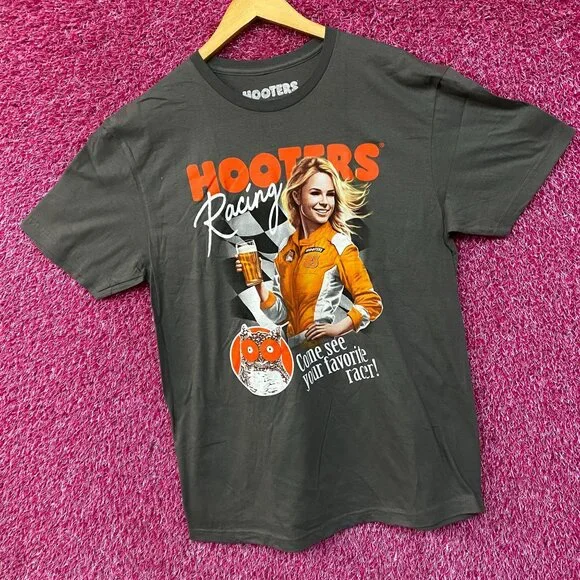 Hooters Racing Come See Your Favorite Racer T-Shirt Large - Picture 3 of 4